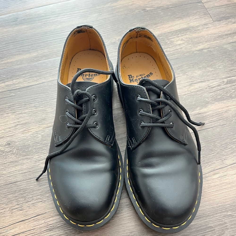Mens size 10 Dr. Martens Oxford shoes